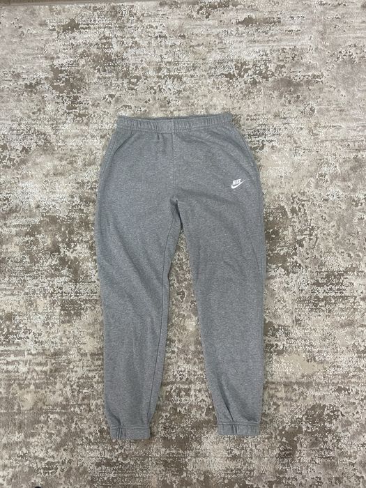 Красиві спортивні штани Nike