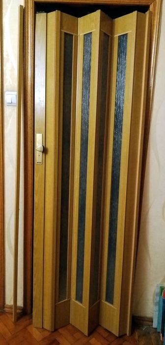 Двері-гармошка із склом