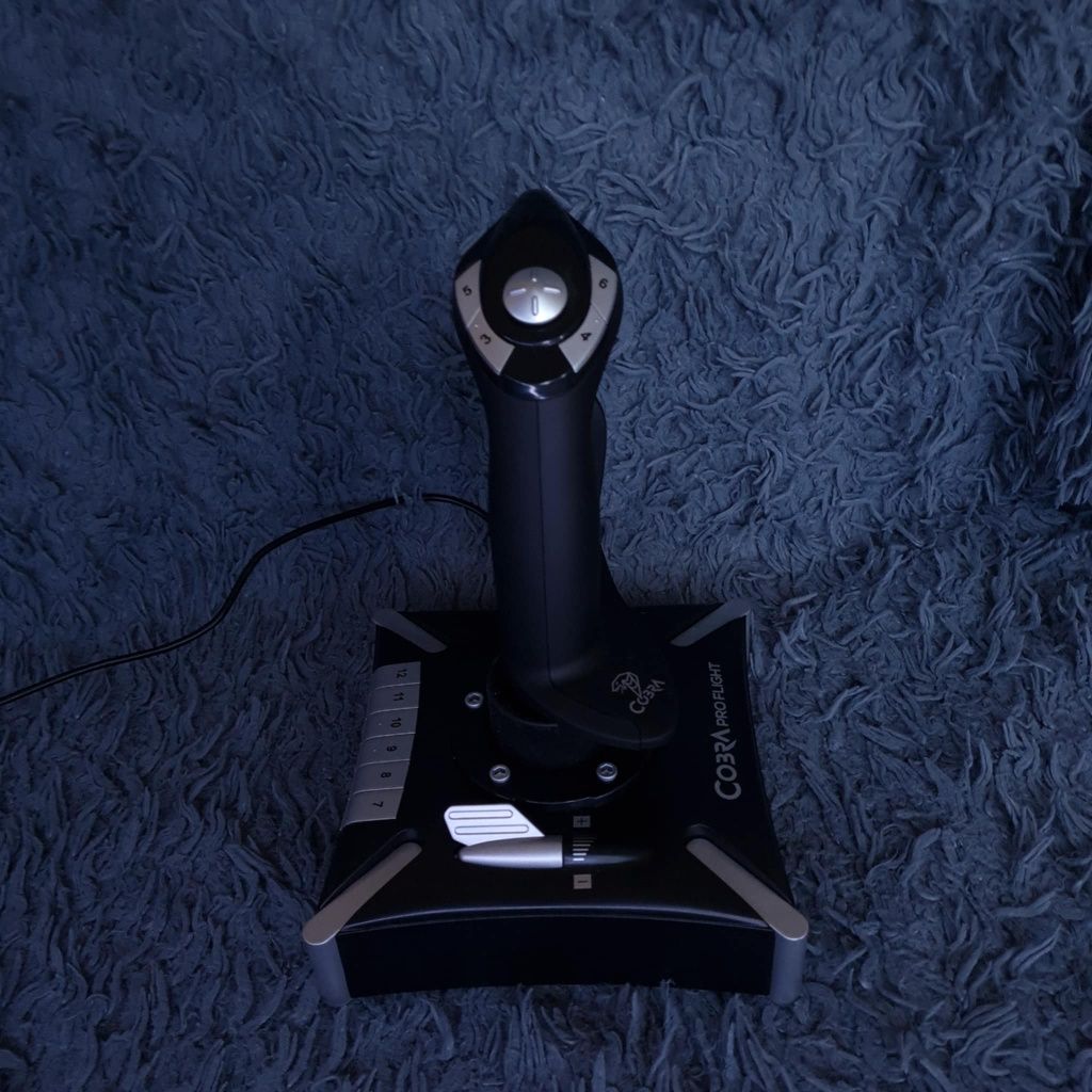 Joystick z przepustnicą cobra pro flight CF2290
Joystick nie używany W
