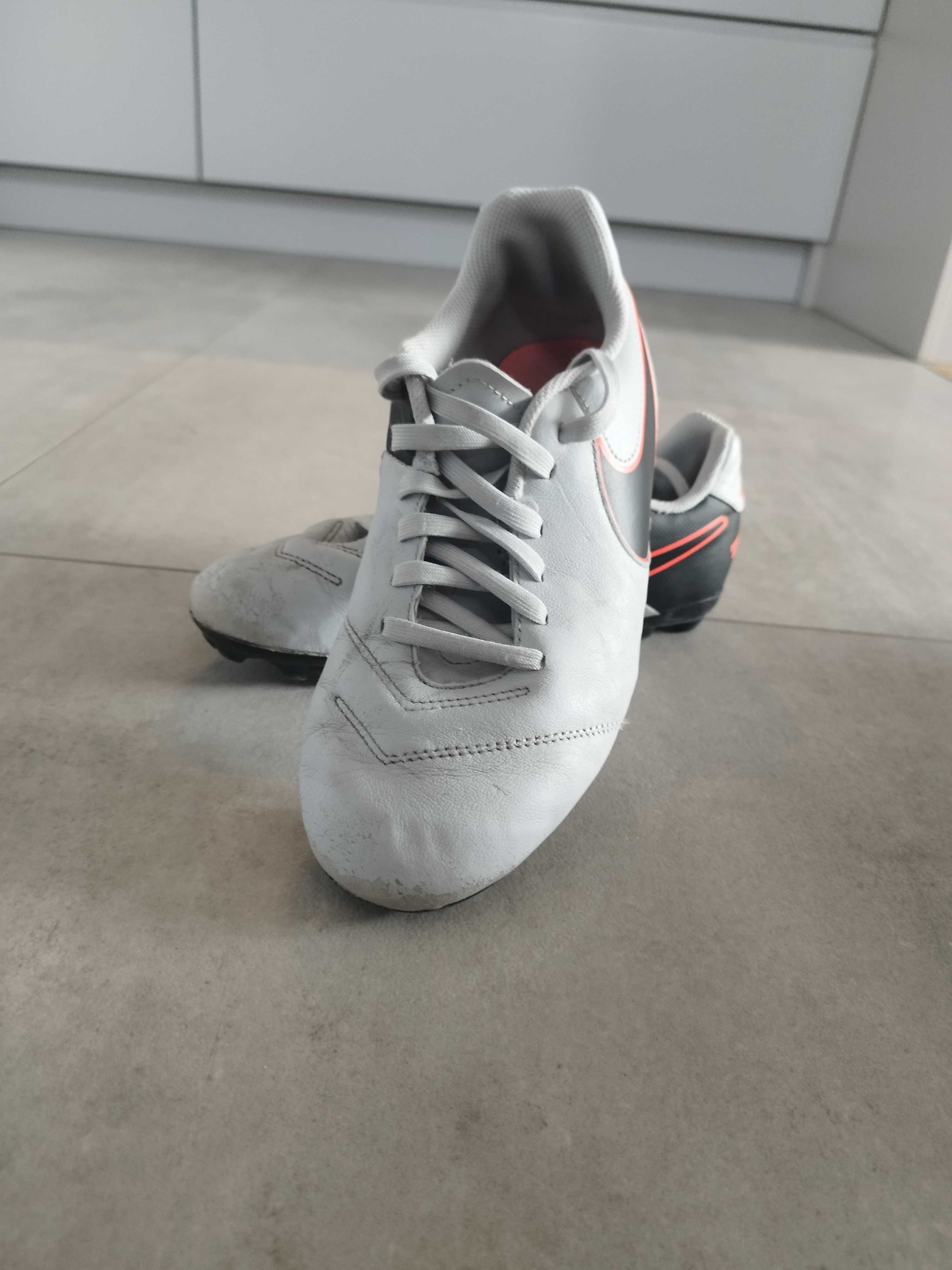 Chłopięce buty piłkarskie Nike 36.5, 23.5 cm. Korki.