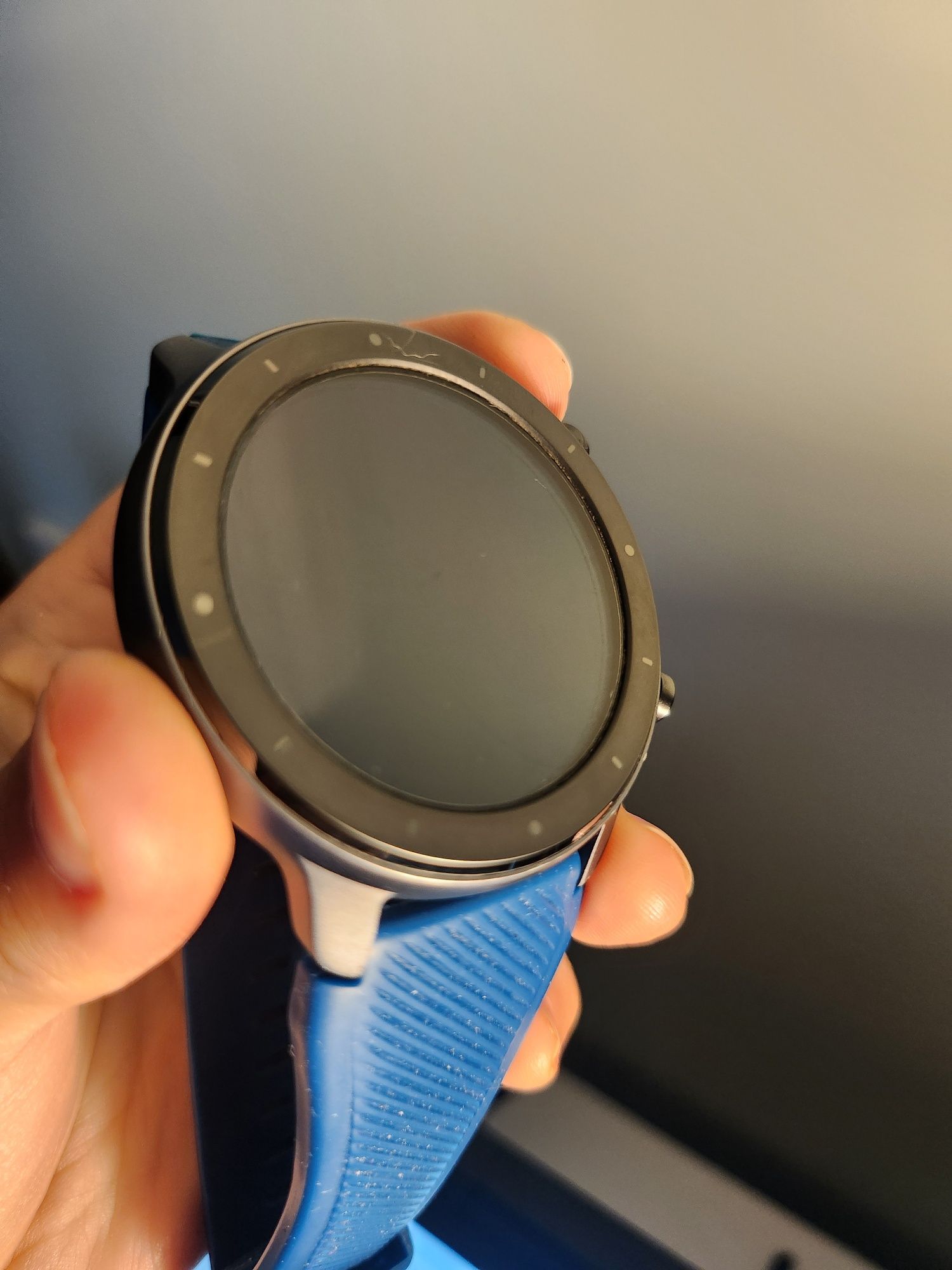 Smartwatch Amazfit GTR z akcesoriami