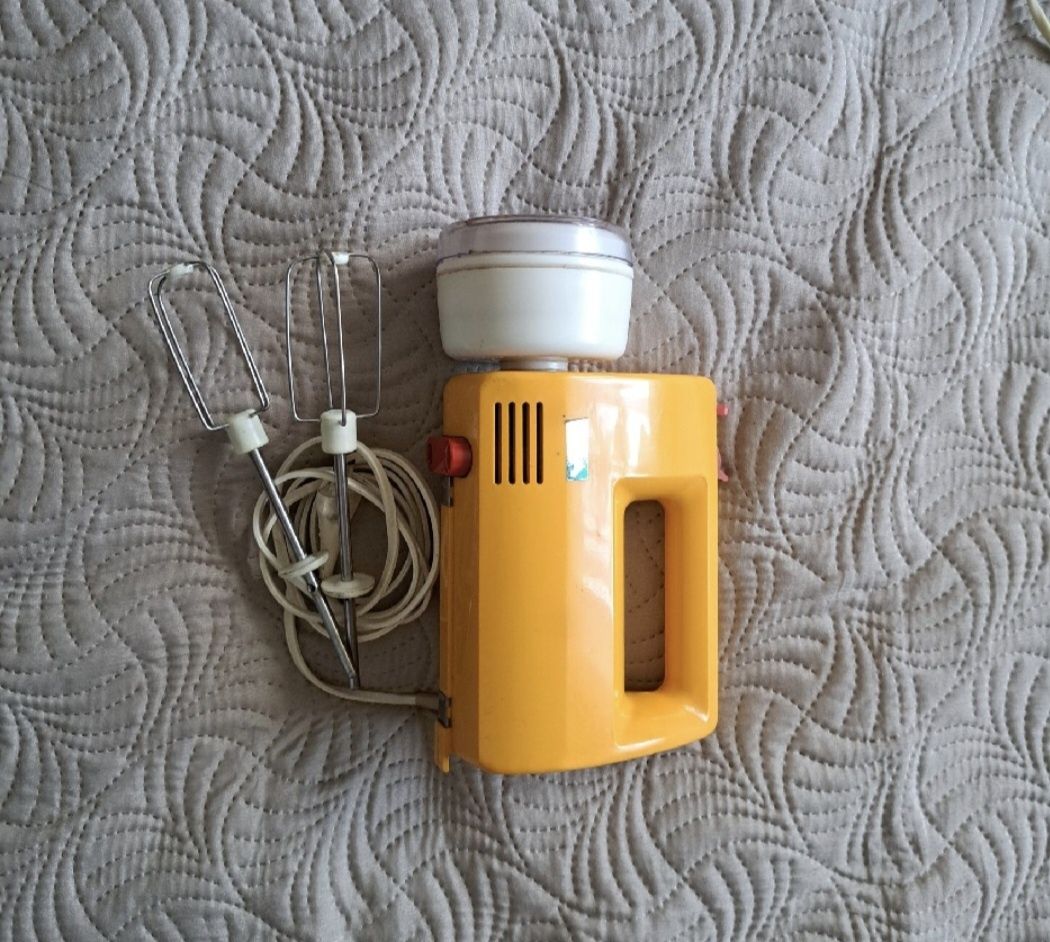 Vintage 2 robot kuchenny ubijak mikser z młynkiem PRL zabytek mieszadł