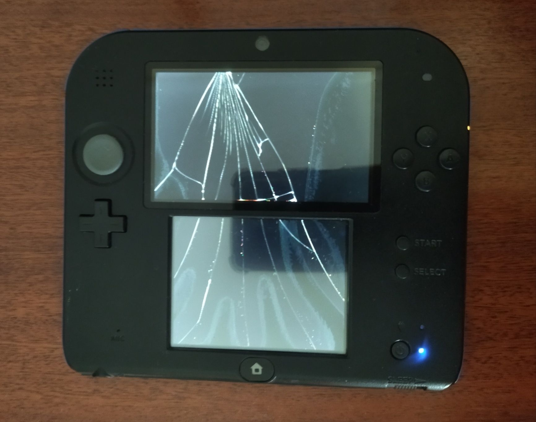 Nintendo 2ds com ecrã partido