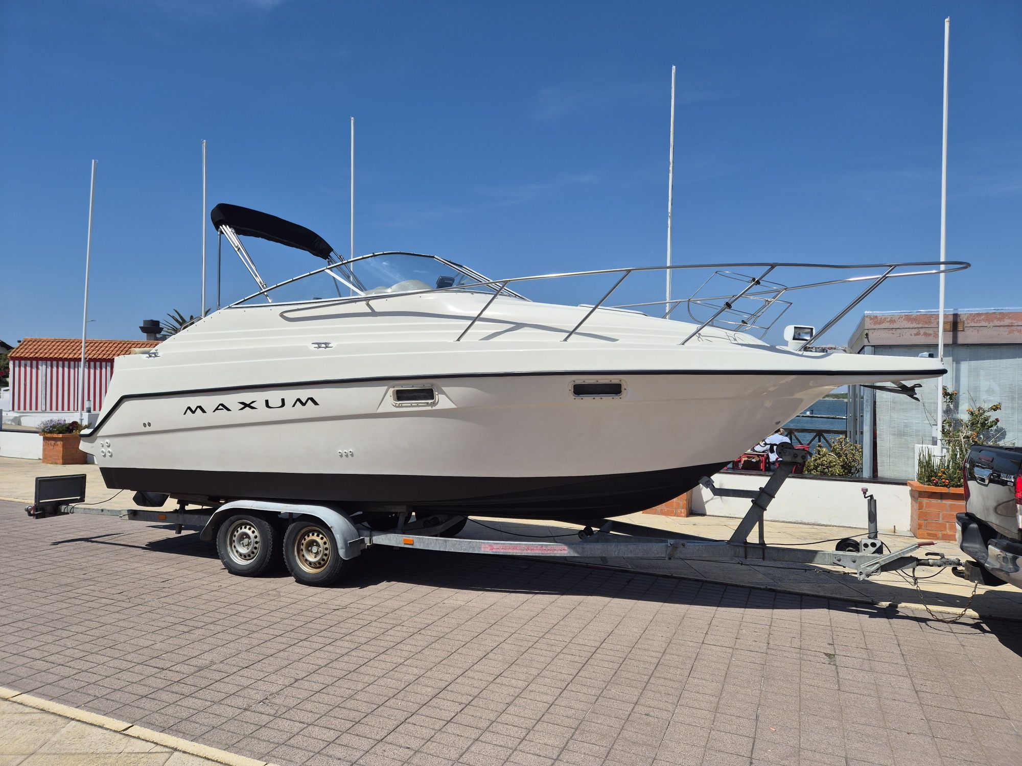 Barco Maxum 2400 SCR