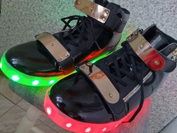 Buty LED męskie trapery efektowne lakierowane wysokie za kostkę