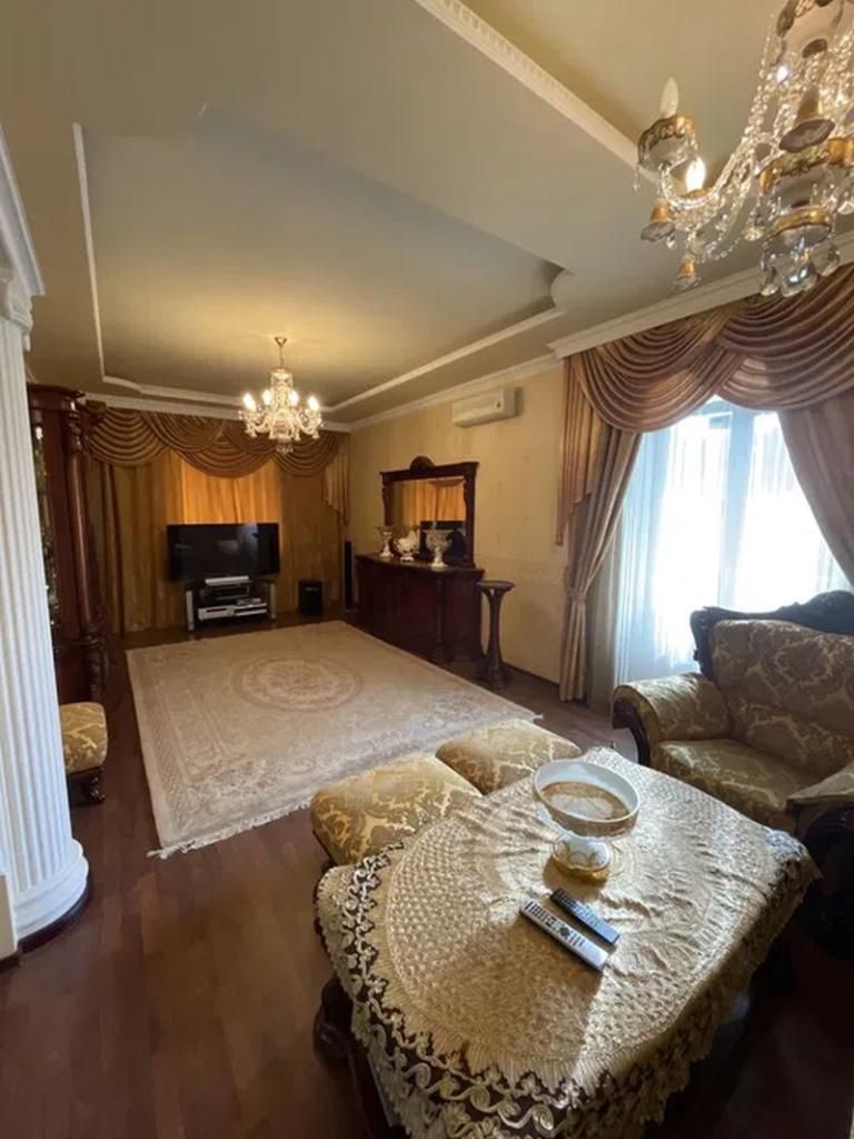 Продам 5-комн квартиру в районе Титова ул.