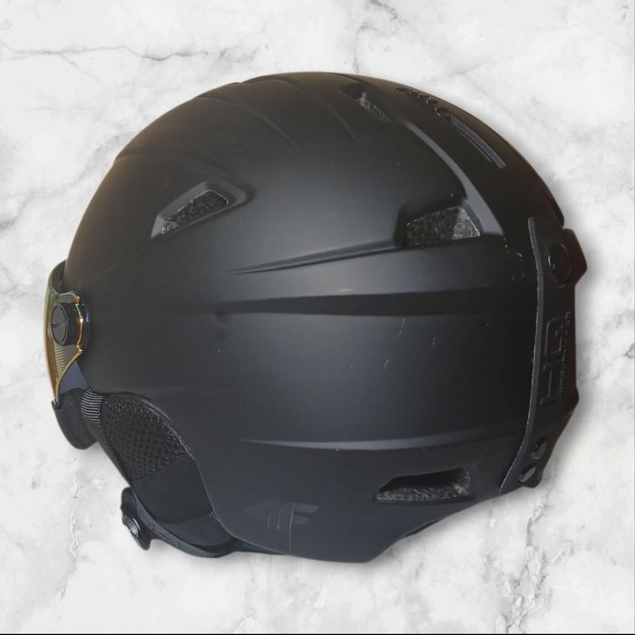 Kask narciarski 4F z szybą