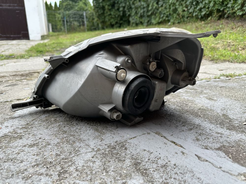 Lampy przód Toyota Yaris 1 gen