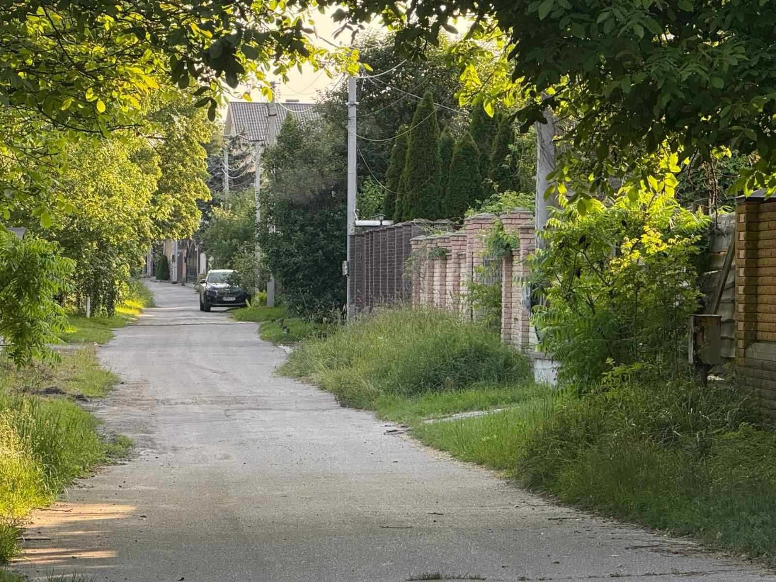 с Хотів, вул Пирогівська ділянка 14 сот під забудову.