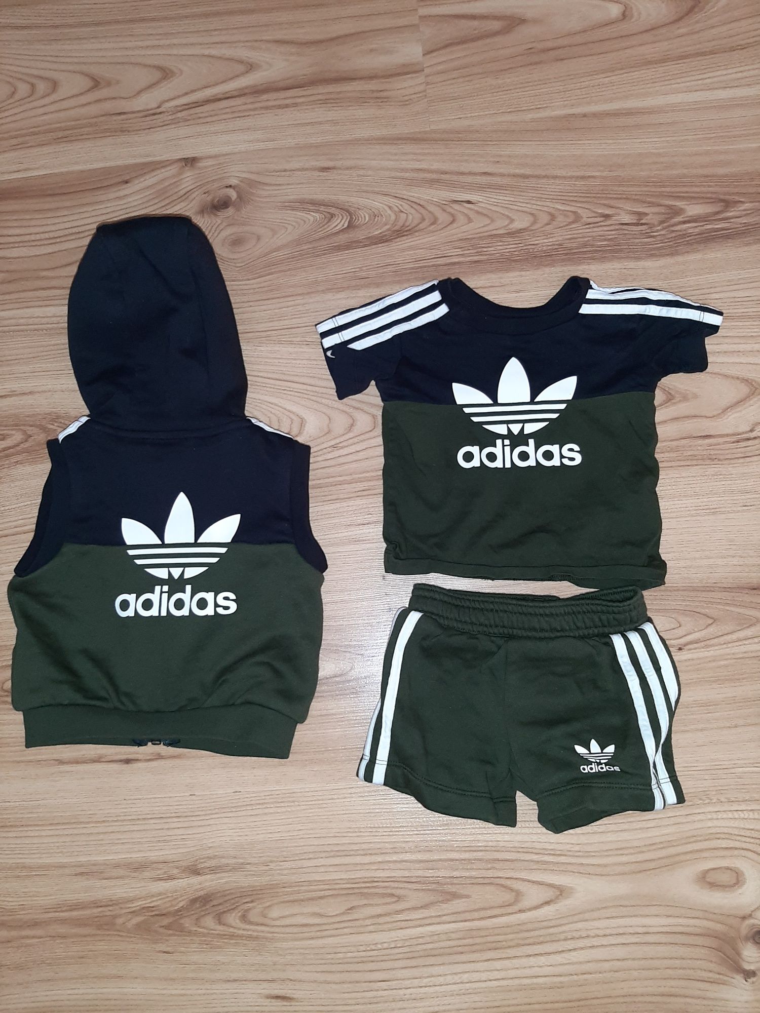 Komplecik dziecięcy adidas na 3 -M