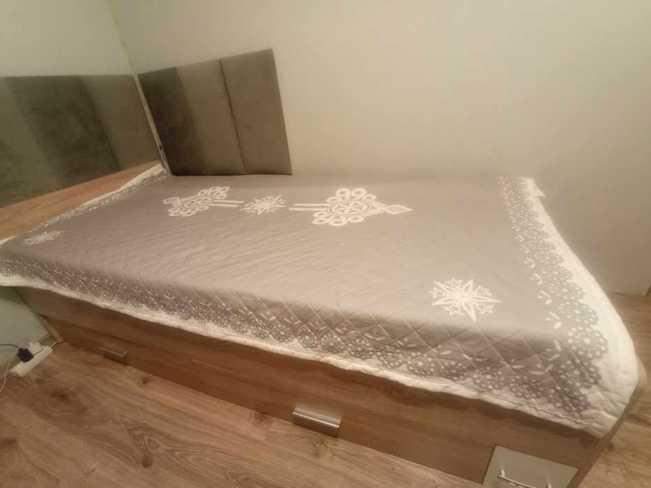 Łóżko 90x200 z materacem
