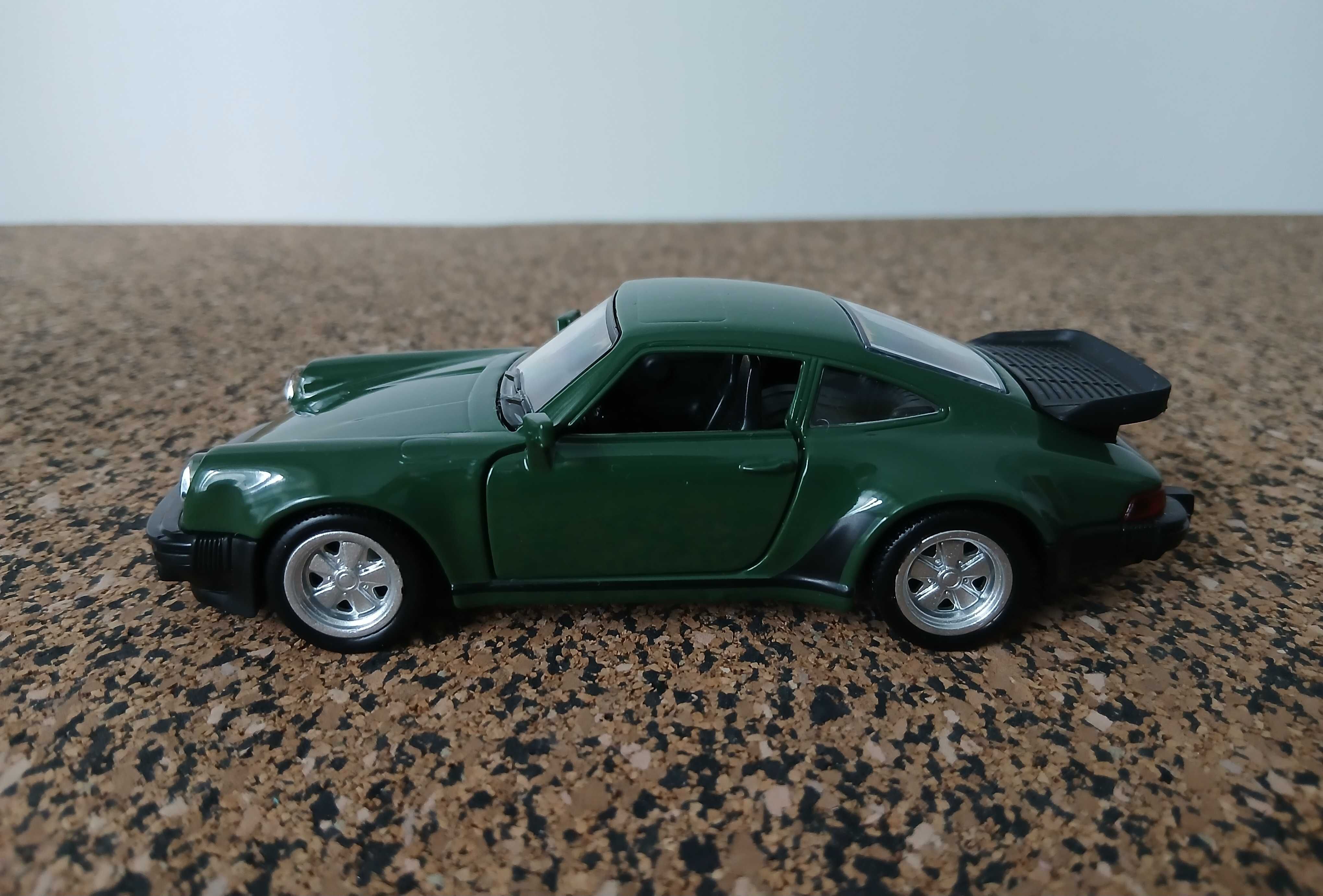 Miniatura Porsche 911 Turbo 3.3 (escala 1:36)