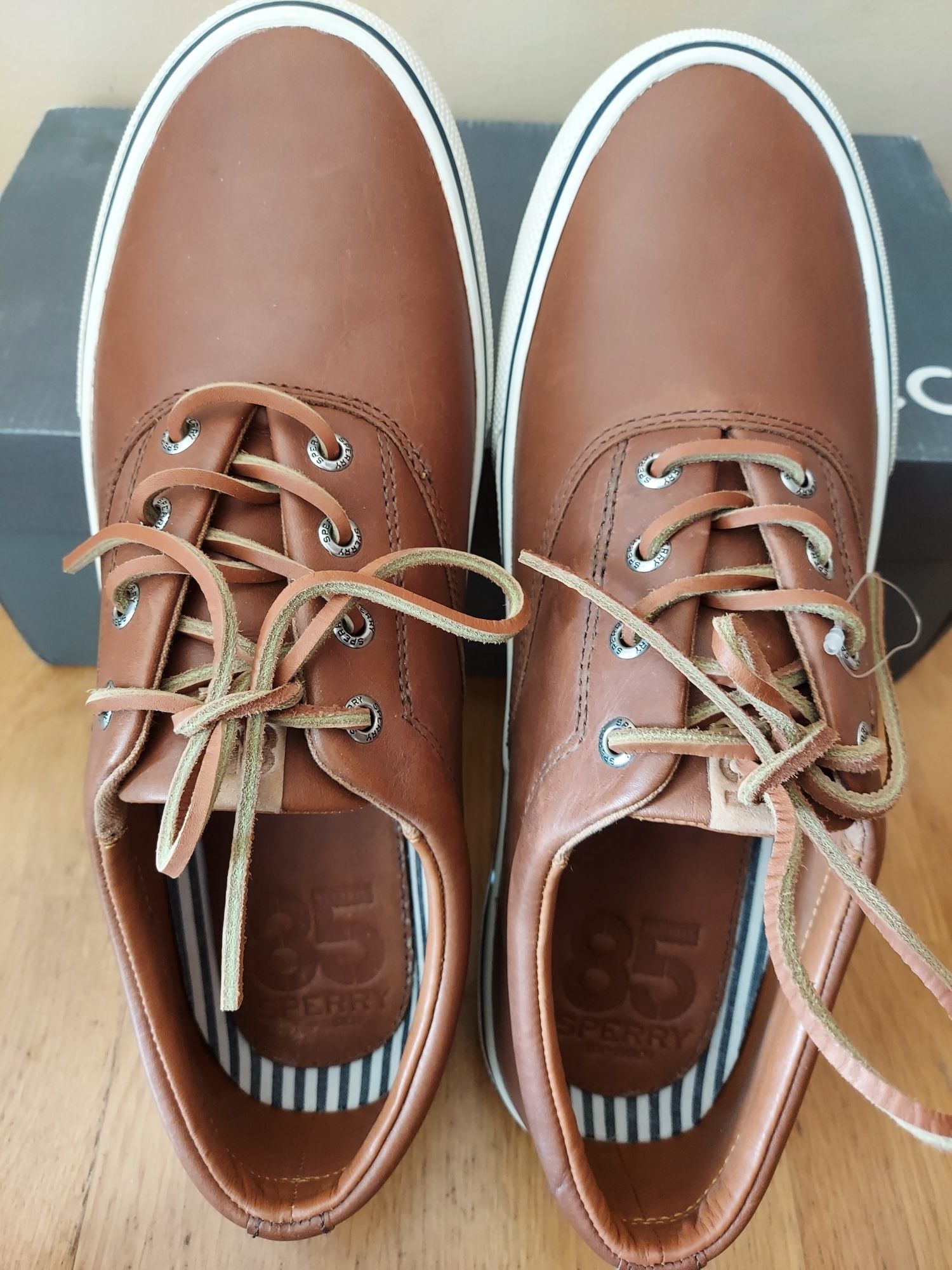 Продаю новые кожаные кеды Sperry