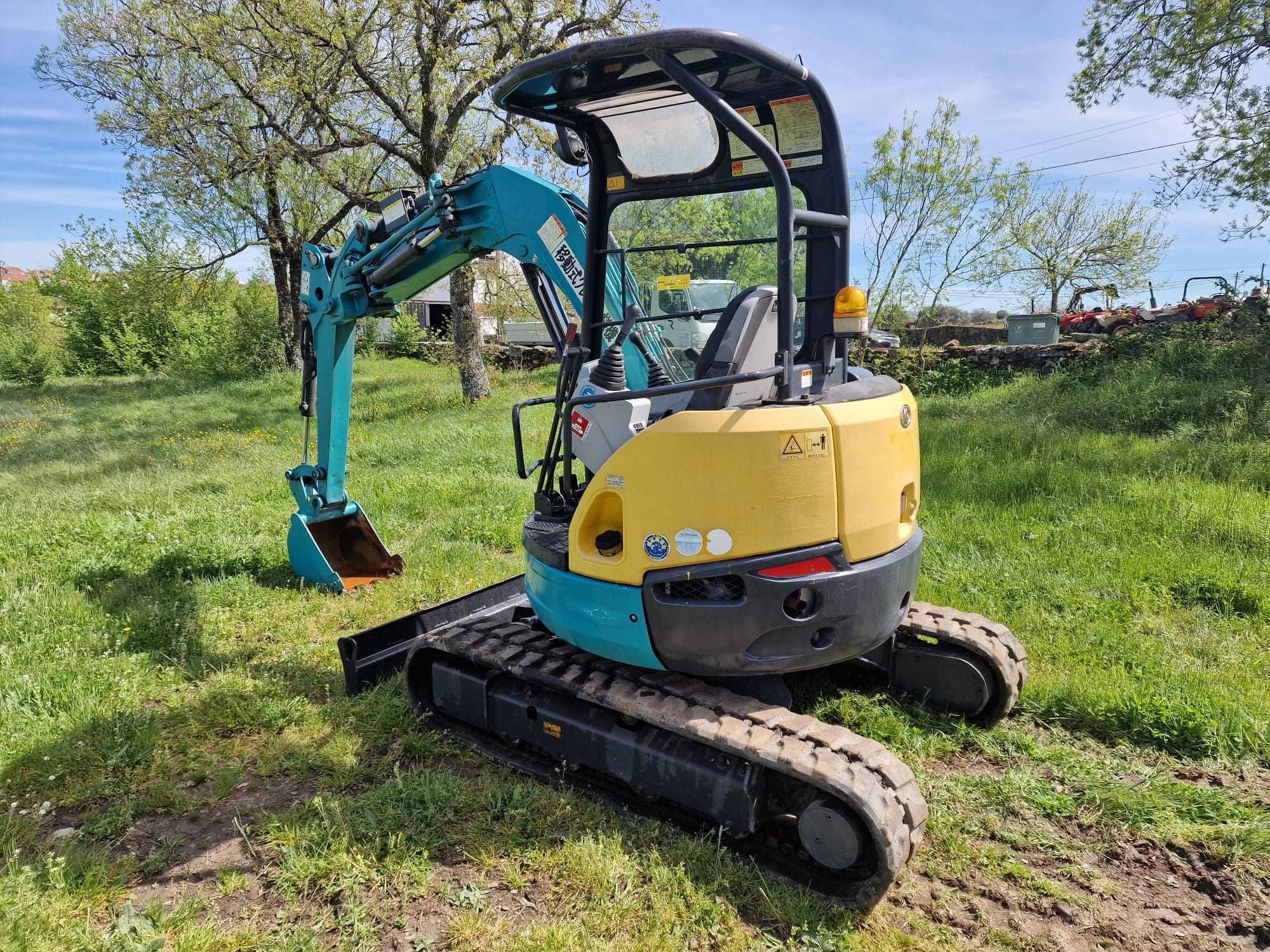 Giratória / Escavadora Kubota RX-306 - Braço articulado - 3 Toneladas