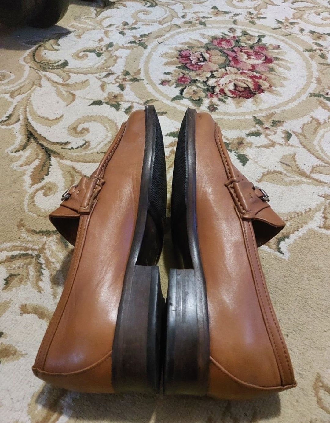 Чоловічі шкіряні туфлі, розмір 41-42

По устілці - 27,5 см
Матеріал -