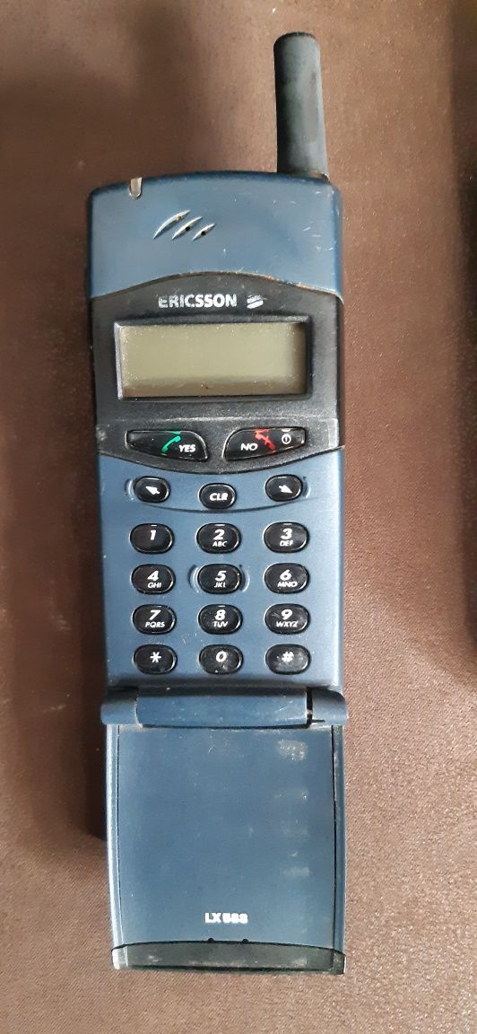 Продам мобильные ретро телефоны Sony Ericsson LX 588 и dh618