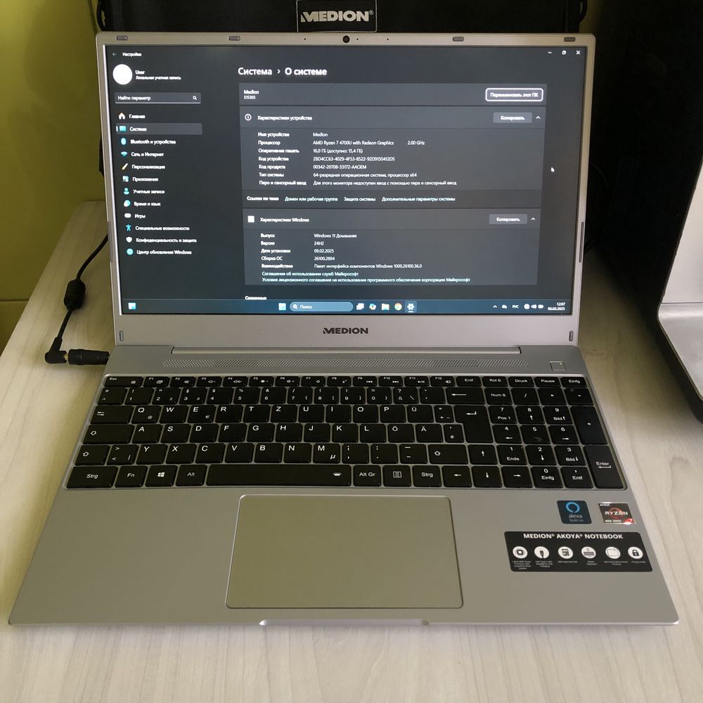 Ноутбук Ryzen 7 4700U, озу 16 ssd, SSD M2 256 gb, ips. Medion E15303