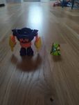 Jeden robot + 1 figurka z super zinks z sezonu 3