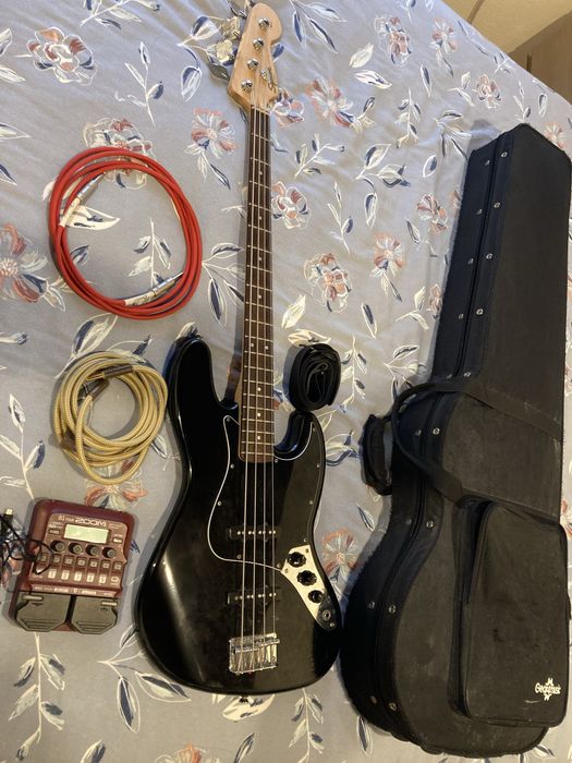 Baixo eletrico squier 4c