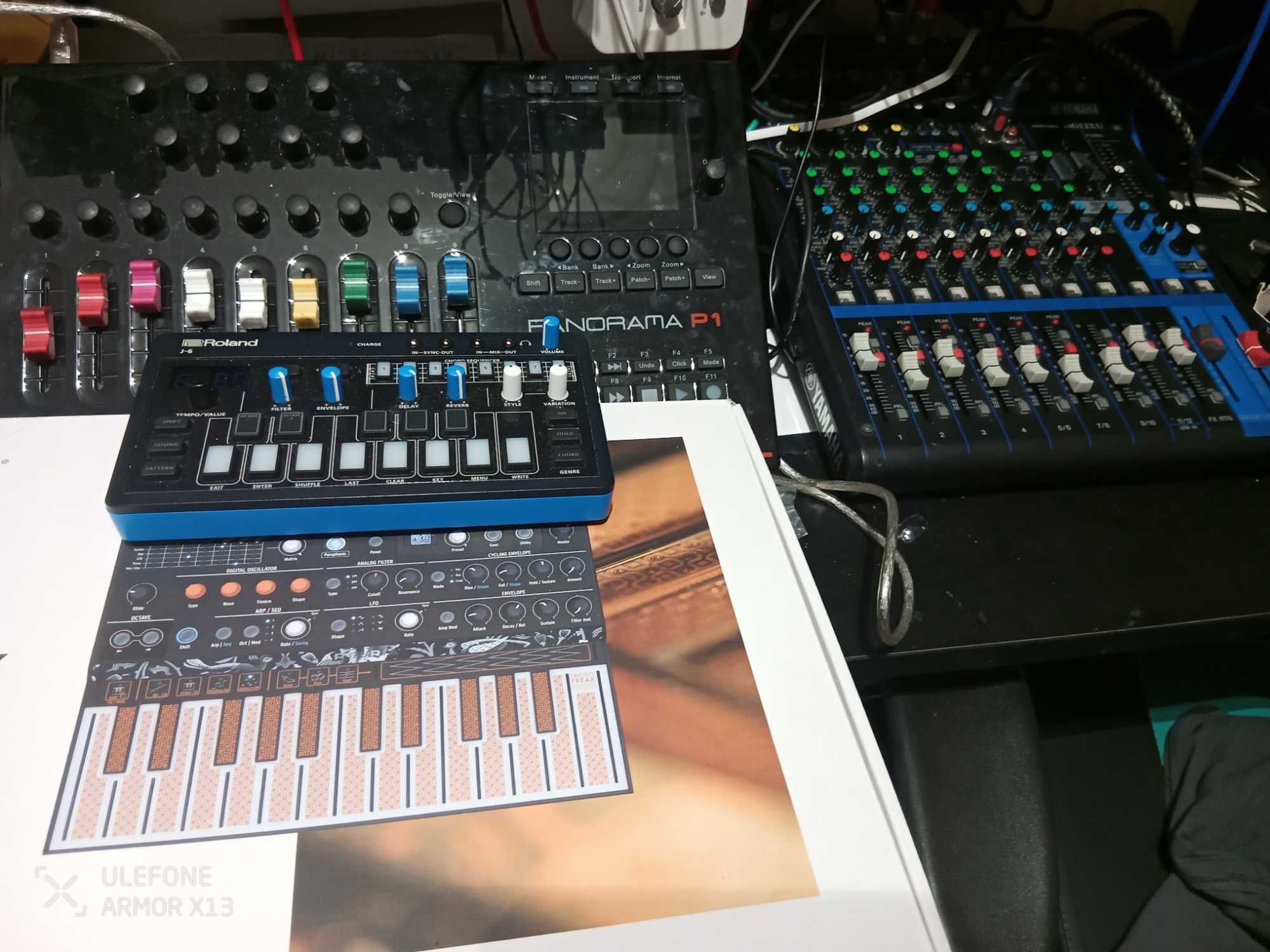 Sintetizadores analógicos e digitais Arturia Korg, Behringer Roland