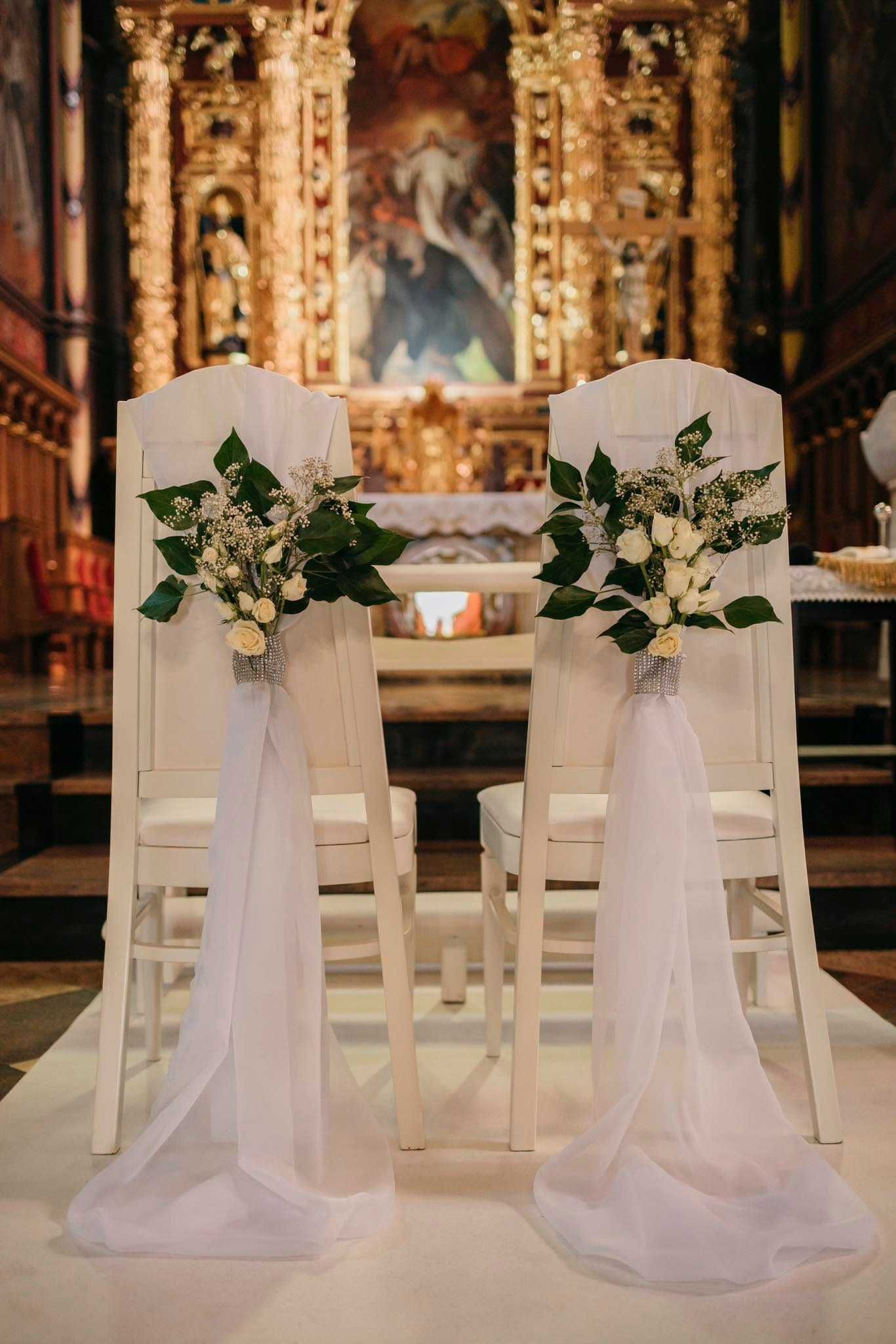Ślub, wesele, dekoracje kościół biały dywan świeczniki hymn o miłości