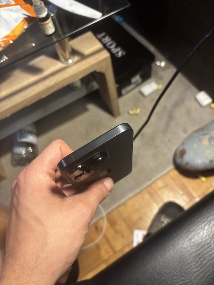 Iphone 15 pro zablokowany na części