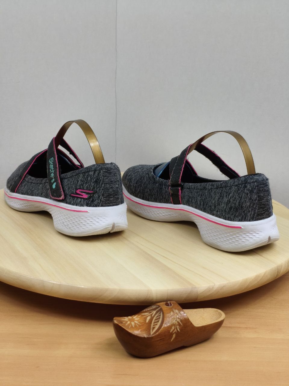 Buty Baleriny r.33 Skechers GOwalk 4 Mary Jane dla dzieci na rzep