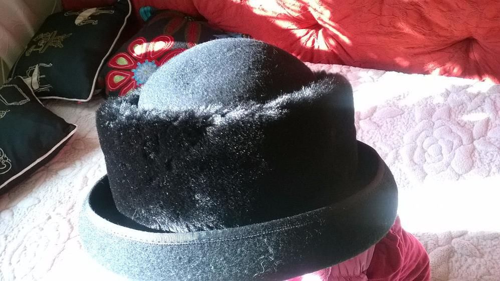 Nowy elegancki czarny filcowy kapelusz z Londynu obwód głowy do 57 cm