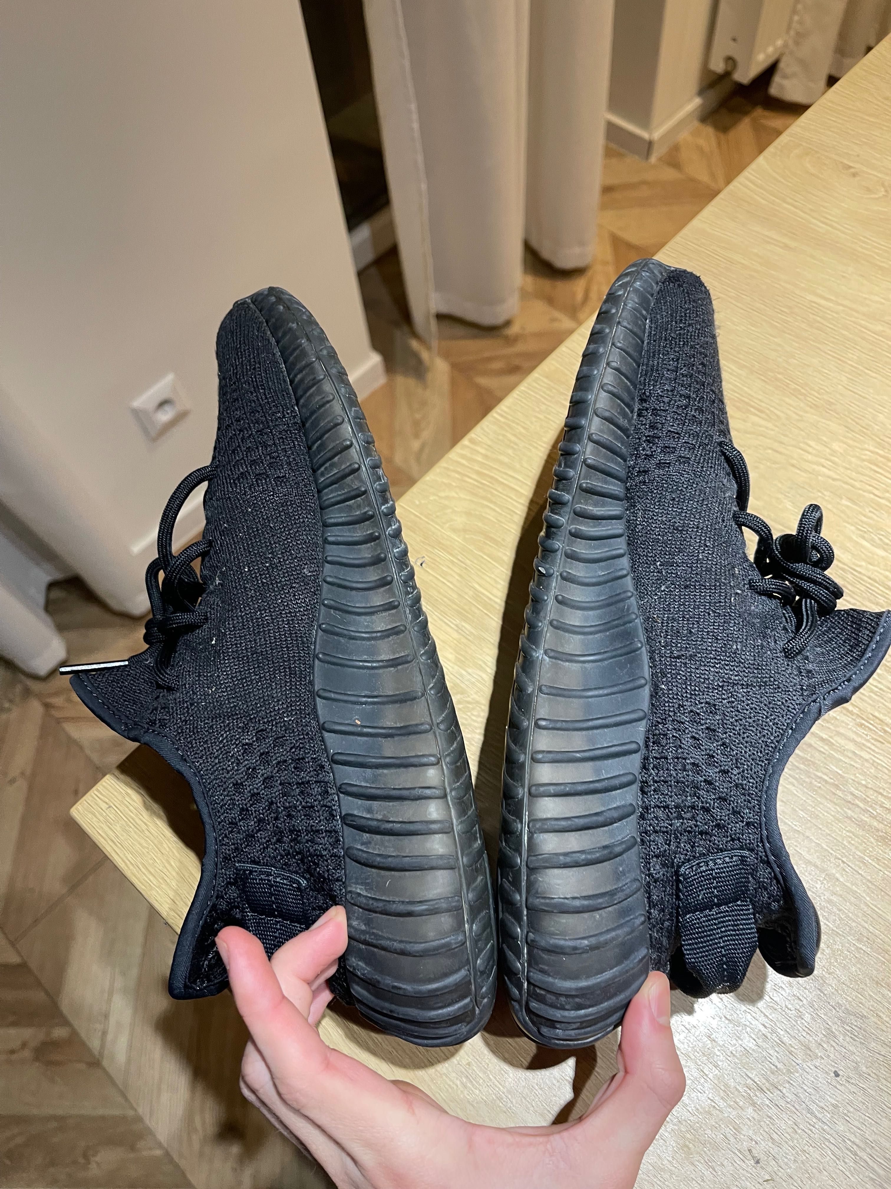 adidas Yeezy boost 350 v2 onyx 42 2/3 black white carbon belug