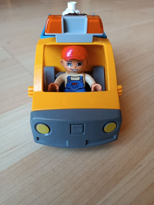 Klocki LEGO duplo zestaw auto przyczepa ludzik zwierzątko