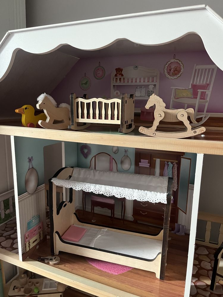 Domek dla lalek duży KidKraft Charlotte z wyposażeniem