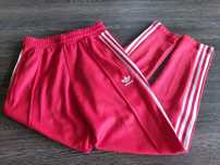 Calças vermelhas da Adidas
