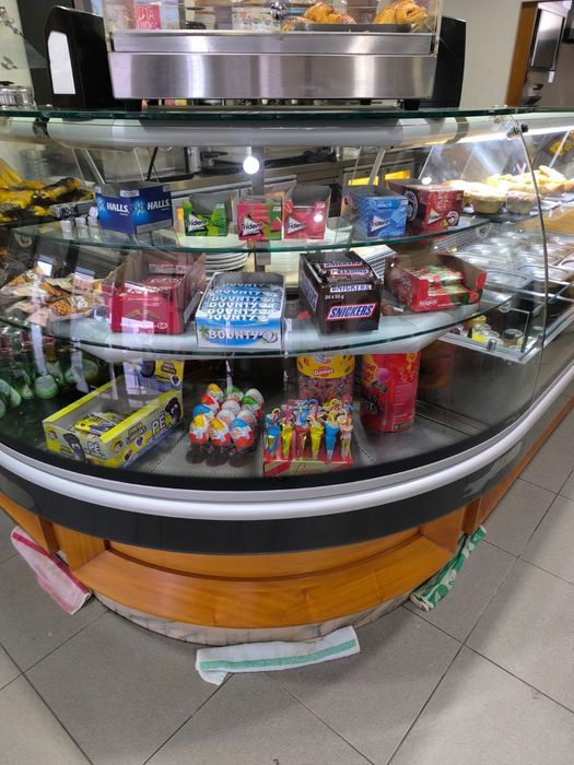 Recheio de pastelaria - vitrines + mobiliário