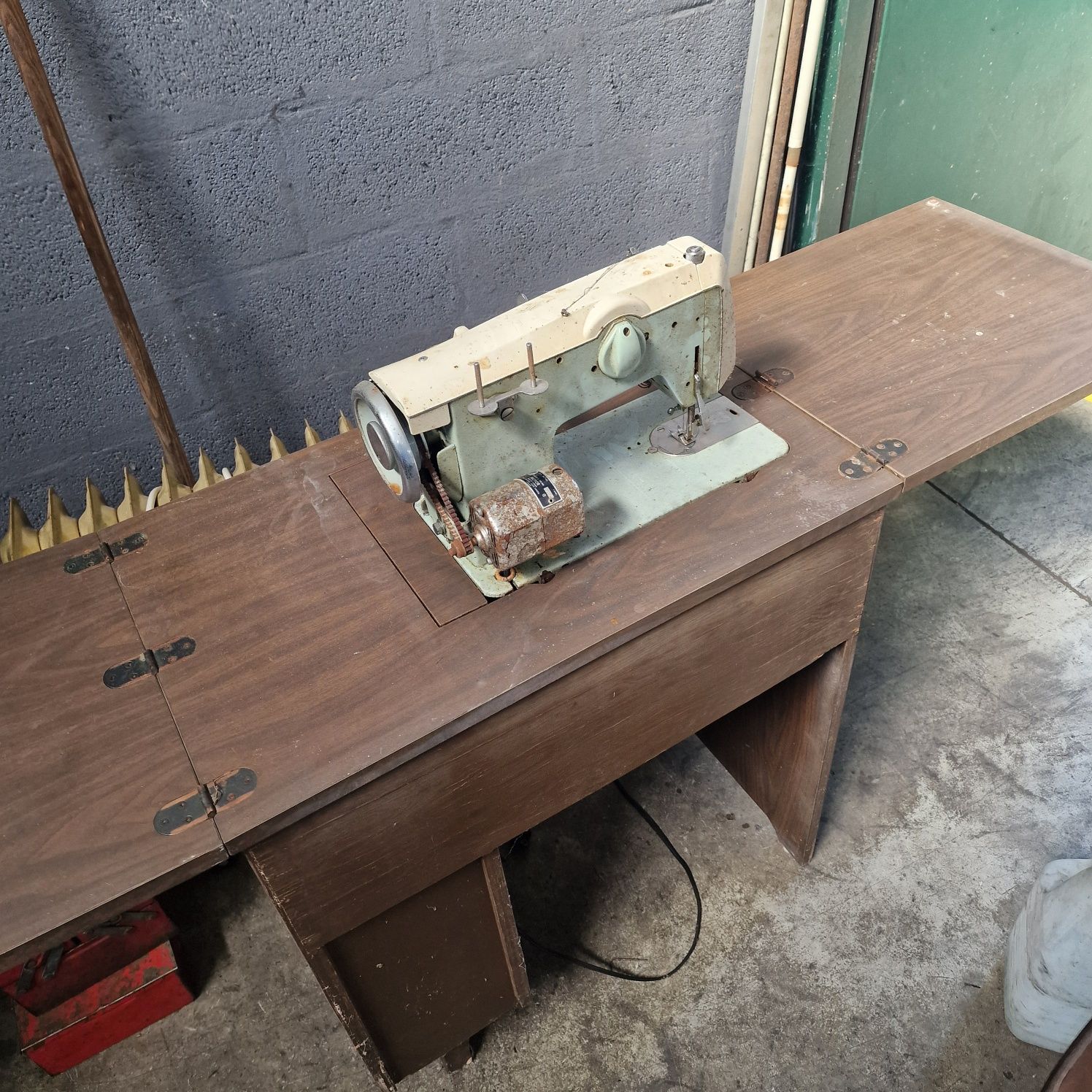 Mesa de costura antiga