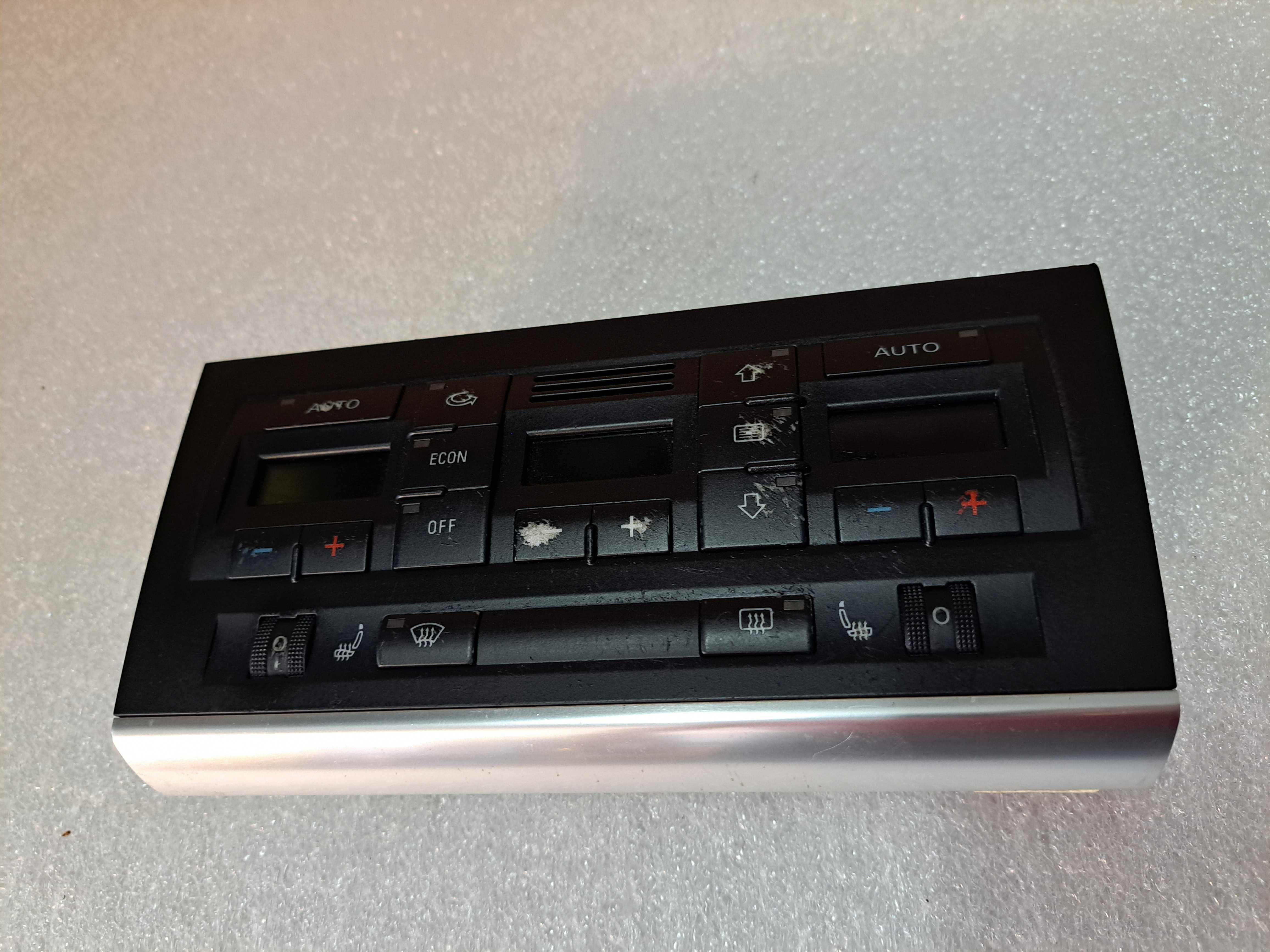 Panel klimatyzacji Audi A4 B6 -043A