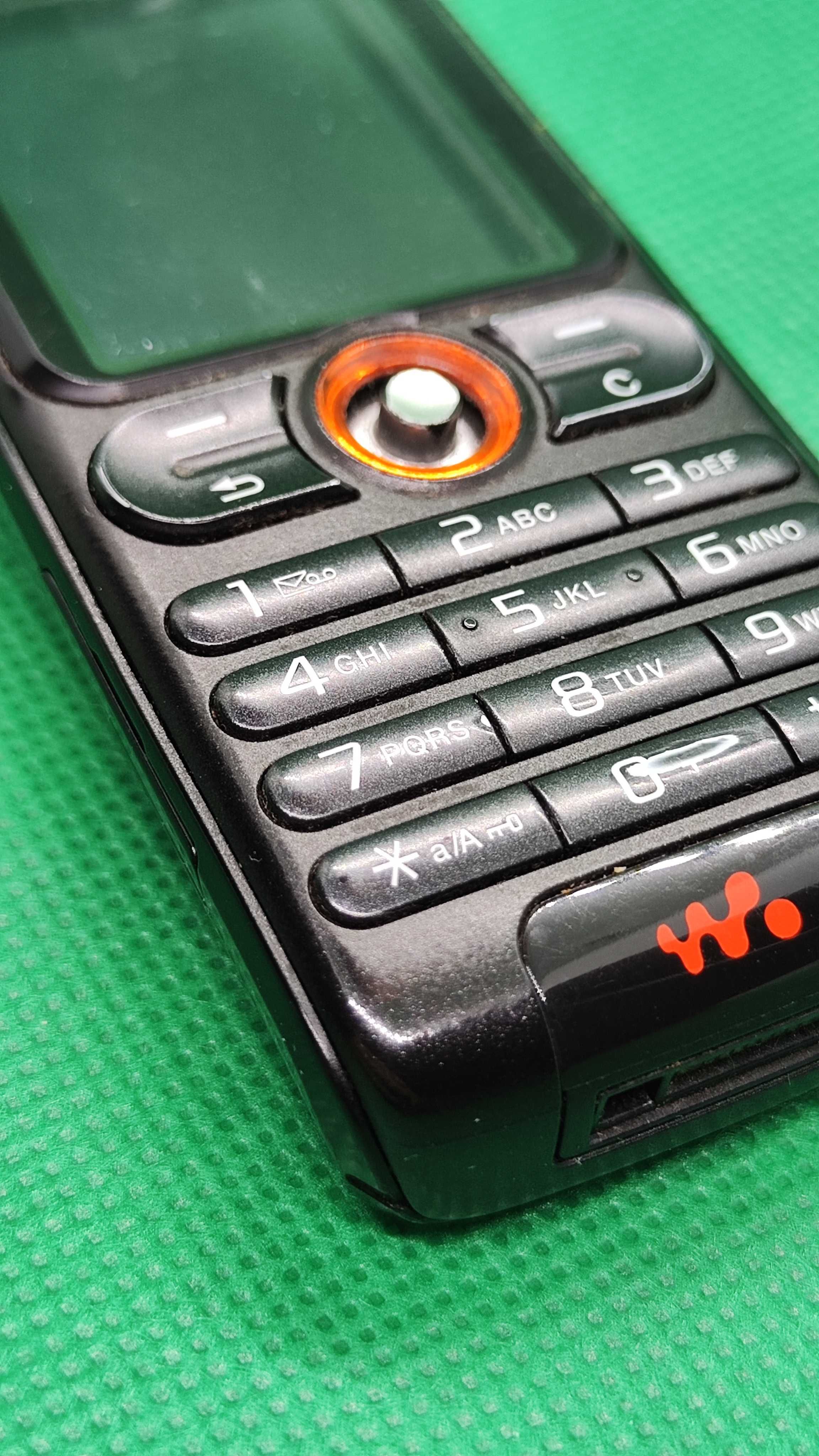 Dobry Telefon komórkowy Sony Ericsson w200i Walkman Handy z ładowarką