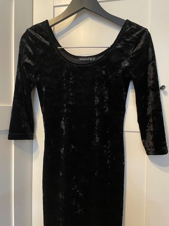 Dopasowana czarna welurowa sukienka mini S