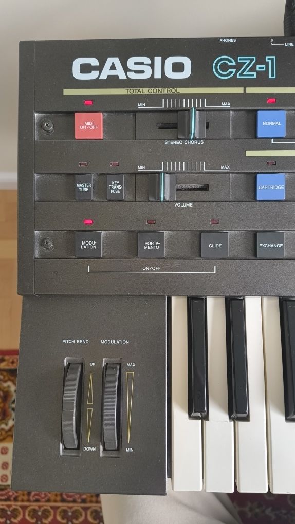 Syntezator Casio CZ-1