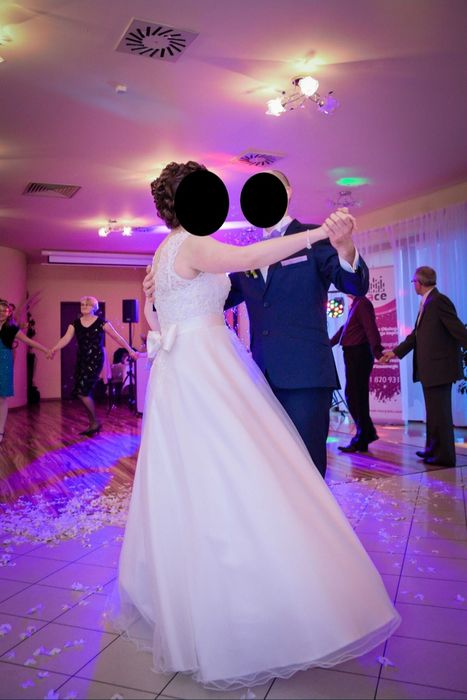 Koronkowa suknia ślubna