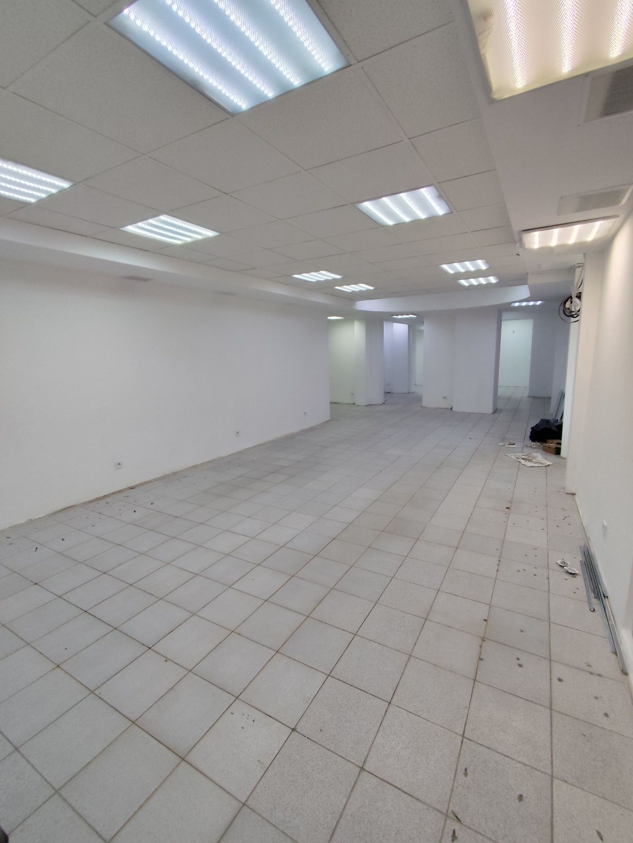 Сдам торговое помещение 126 кв.м на красной линии, пл. Островского