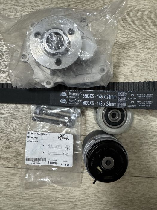 Комплект ГРМ Gates с помпой KP15603XS