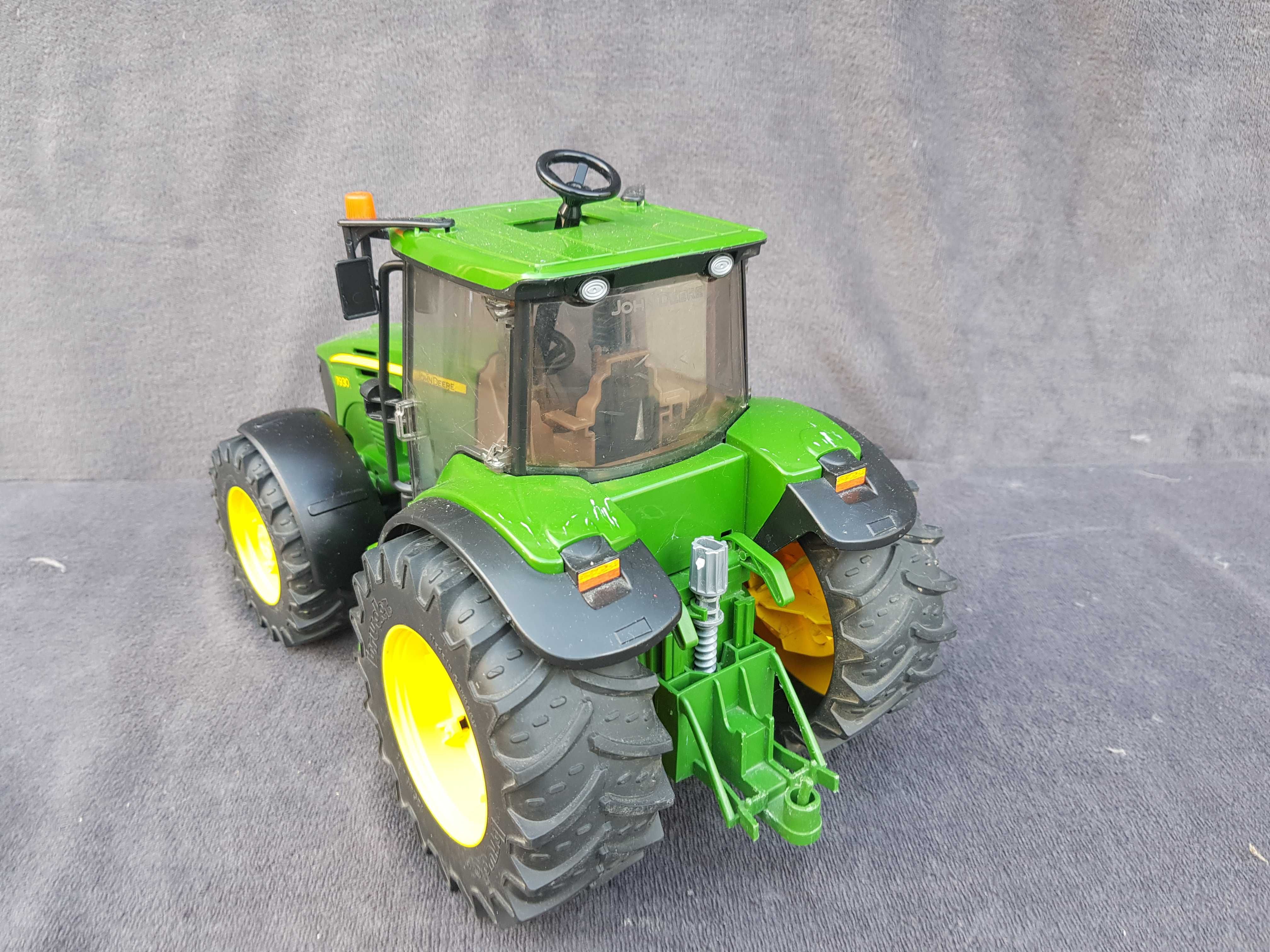 Bruder Traktor John Deere 7930