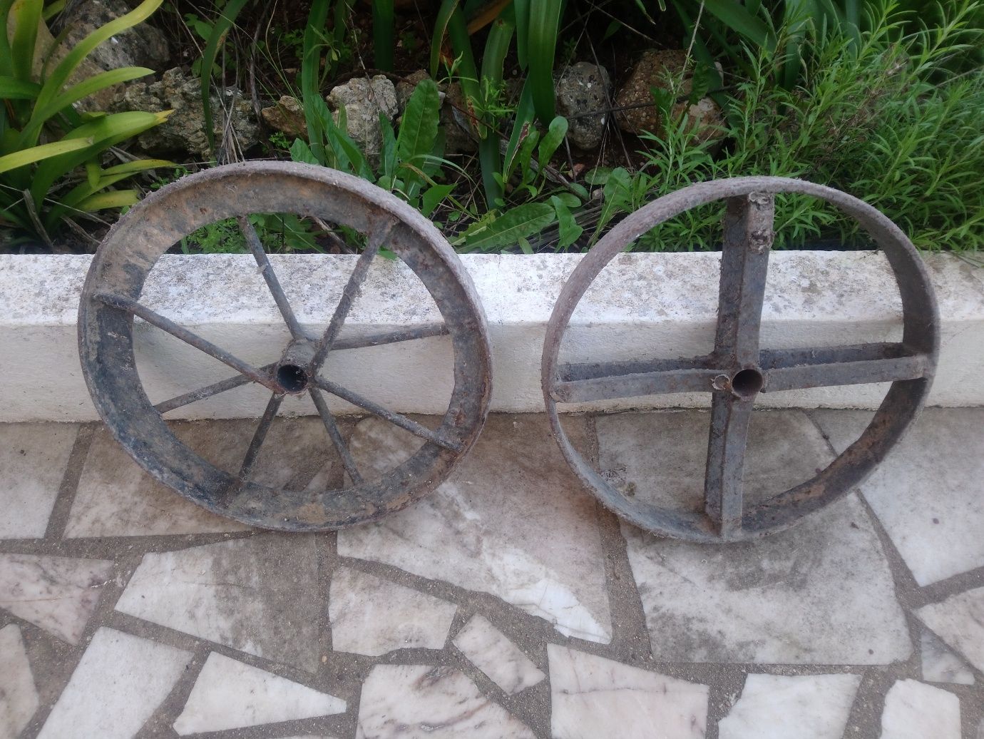 2 rodas em ferro para decoração