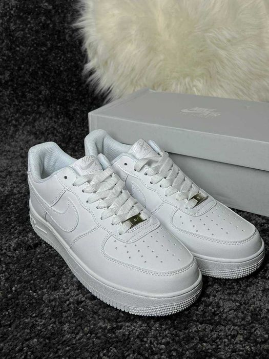 Нові оригінальні кросівки nike air force 1 жіночі найк форси білі
