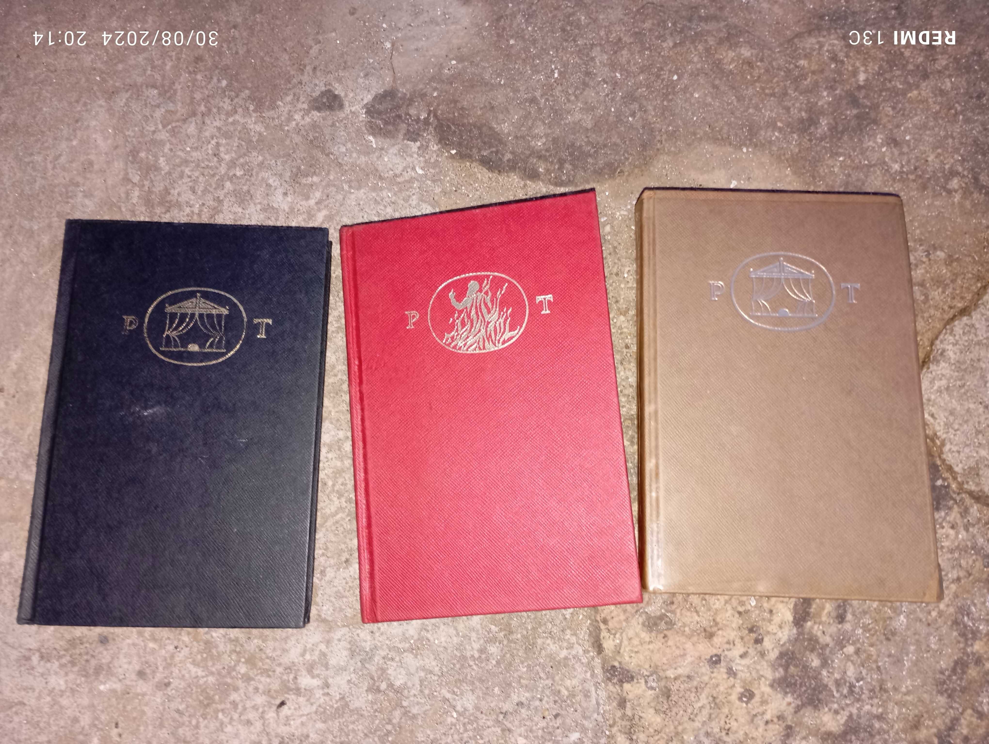 Vários livros antigos
