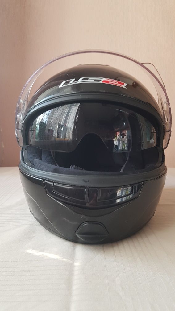 Мотошолом LS2 FF386  Gloss Black - це стильний і функціональн