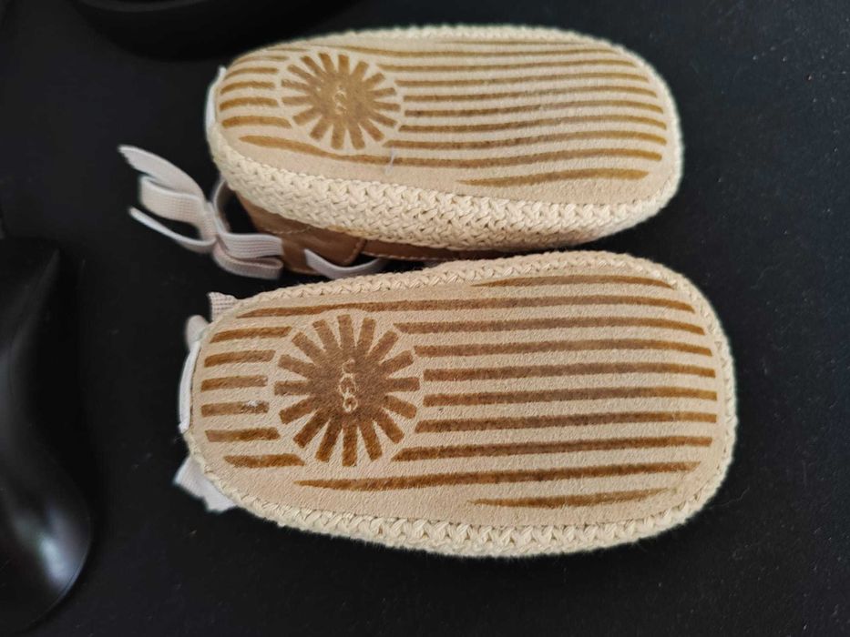 Sapatos de Bébe UGG Novos