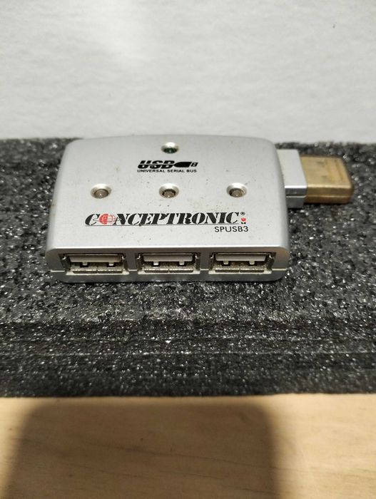 Comutador usb Entradas Saída