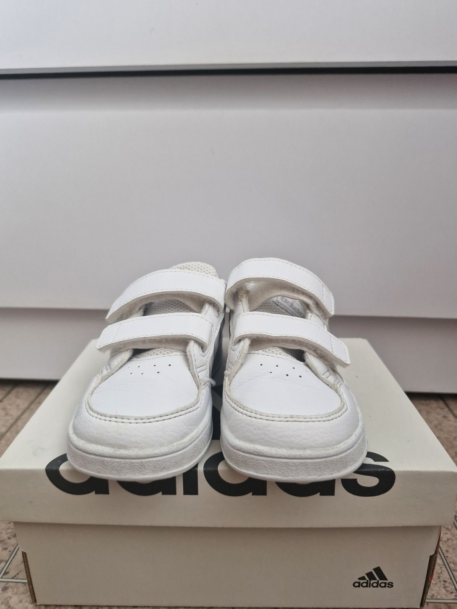 Кросівки Adidas дитячі 23 розмір 15,6 см