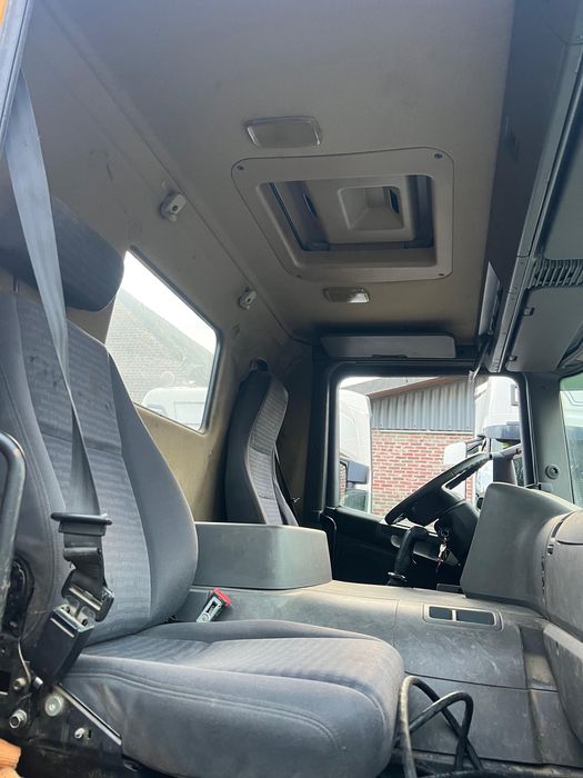 Scania P340 4x4 gancho , so 300.000 km